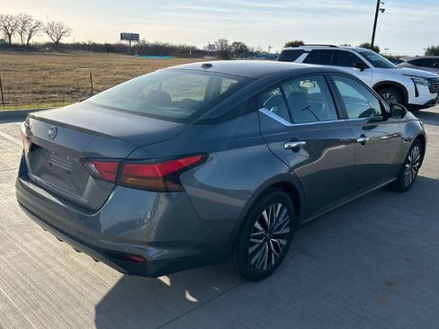 Used 2025 Nissan Altima 2.5 SV image 3