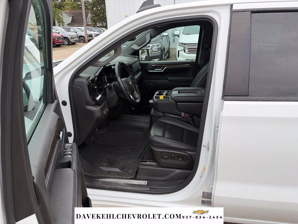 Used 2023 Chevrolet Silverado 1500 LT w/ Leather Package AWD/4WD image 15