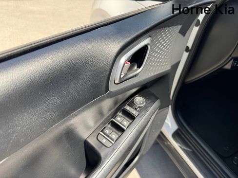 Used 2022 Kia Soul LX w/ Technology Package FWD image 11