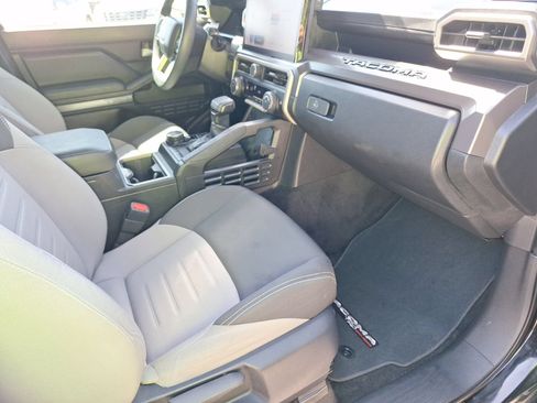 Used 2024 Toyota Tacoma TRD Off-Road AWD/4WD image 32