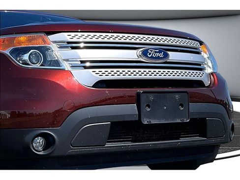 Used 2015 Ford Explorer XLT w/ Equipment Group 202A AWD/4WD image 31