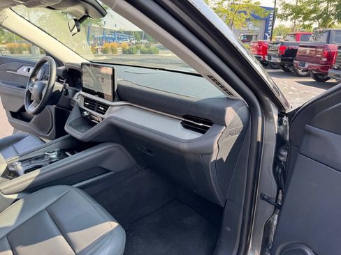 Used 2025 Ford Explorer Active w/ Active Comfort Package AWD/4WD image 17
