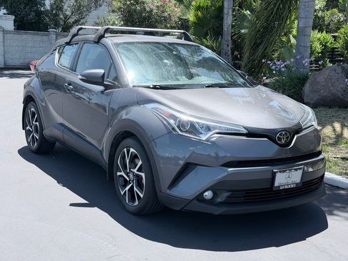Used 2018 Toyota C-HR XLE FWD image 4