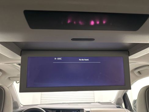 Used 2020 Toyota Sienna XLE Premium FWD image 21