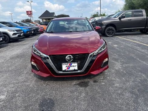 Used 2022 Nissan Altima 2.5 SV w/ SV Premium Package FWD image 3