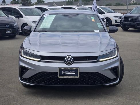Used 2025 Volkswagen Jetta Sport FWD image 2