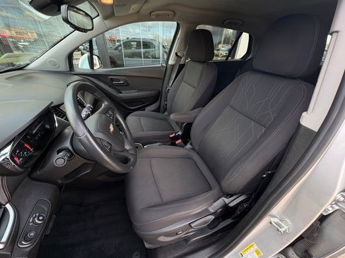 Used 2017 Chevrolet Trax LT w/ Driver Confidence Package image 18