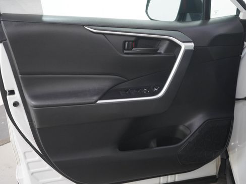 Used 2022 Toyota RAV4 LE AWD/4WD image 20