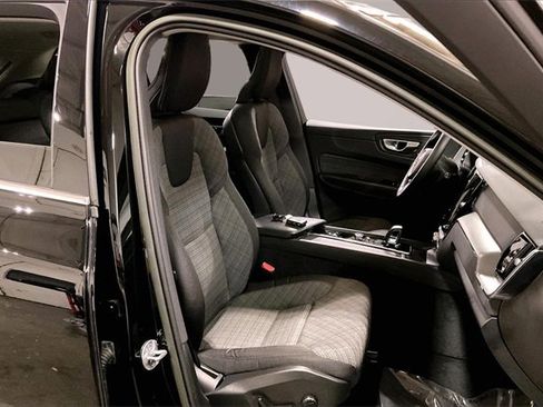 Certified 2023 Volvo XC60 B5 Core image 8