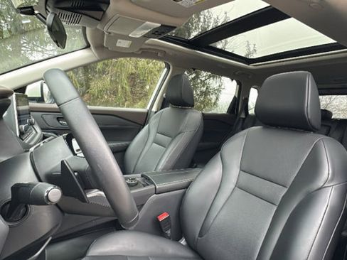 Used 2023 Nissan Rogue SV w/ SV Premium B Package image 12