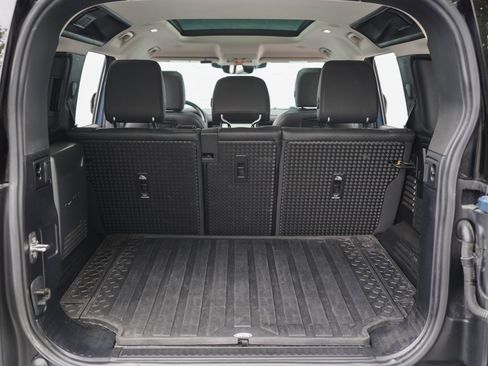 Used 2022 Land Rover Defender 110 SE image 36