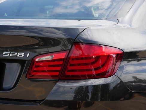 Used 2013 BMW 528i xDrive Sedan AWD/4WD image 17