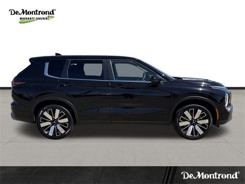 New 2025 Mitsubishi Outlander SE image 8