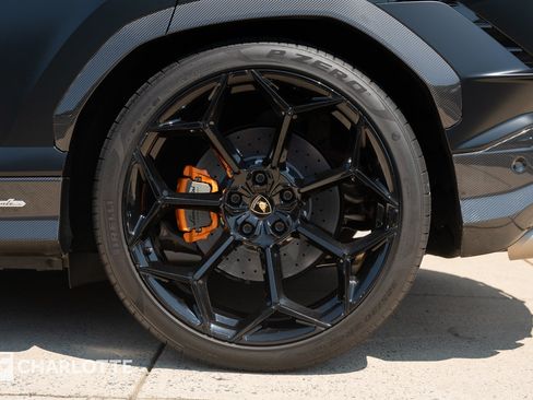 Used 2023 Lamborghini Urus Performante AWD/4WD image 9