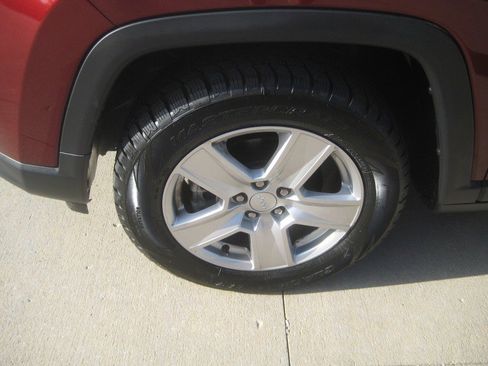 Used 2022 Jeep Compass Latitude w/ Convenience Group AWD/4WD image 17