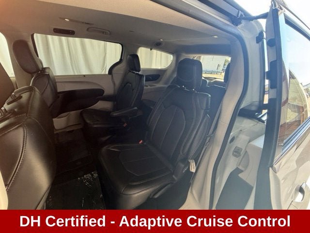 Used 2023 Chrysler Pacifica Touring-L FWD image 18