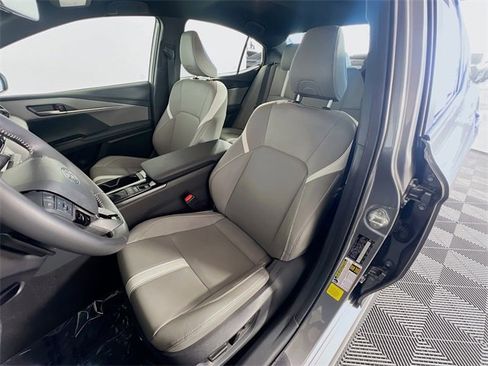 Used 2025 Toyota Camry SE image 9