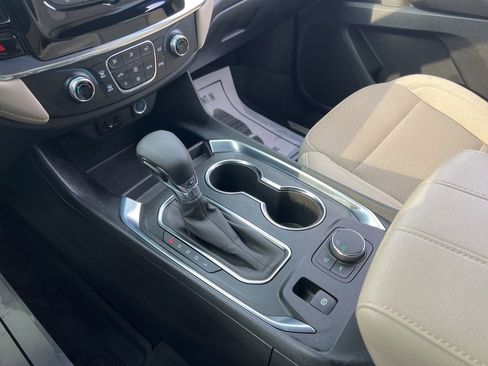Used 2022 Chevrolet Traverse LS image 20