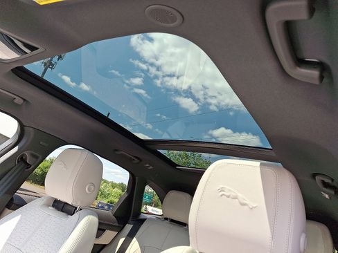 Used 2025 Jaguar F-PACE R-Dynamic S image 15