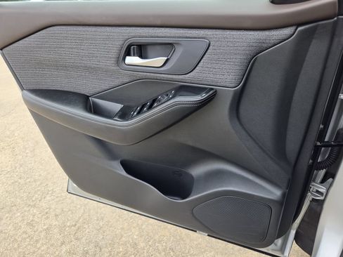 Used 2023 Nissan Rogue SV FWD image 25