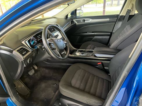 Used 2017 Ford Fusion SE w/ Fusion SE Technology Package image 9