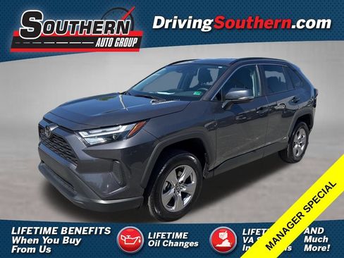 Used 2025 Toyota RAV4 XLE AWD/4WD image 1