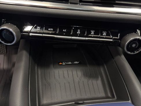 New 2026 Chevrolet Equinox EV LT image 21