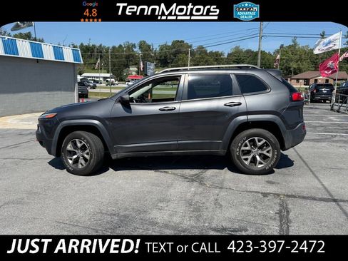 Used 2015 Jeep Cherokee Trailhawk w/ Comfort/Convenience Group AWD/4WD image 8