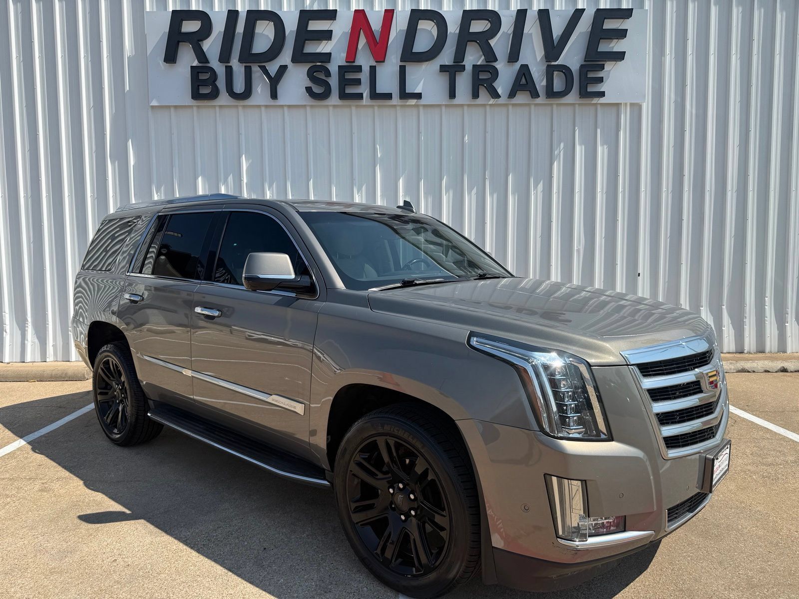 Used 2019 Cadillac Escalade Luxury AWD/4WD image 7