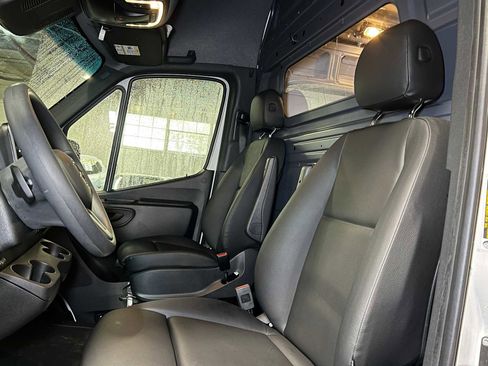 Used 2024 Mercedes-Benz Sprinter 2500 image 21