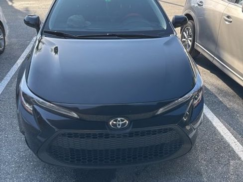 Used 2022 Toyota Corolla LE image 1