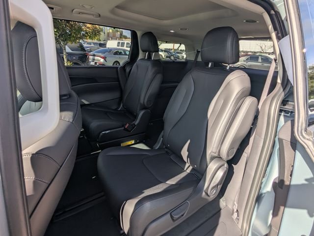 New 2027 Kia Carnival SX w/ Dark Edition Package FWD image 14