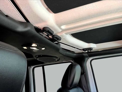 Used 2022 Jeep Wrangler Unlimited Rubicon AWD/4WD image 13