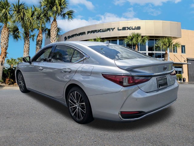 Certified 2023 Lexus ES 300h w/ Premium Package FWD image 6