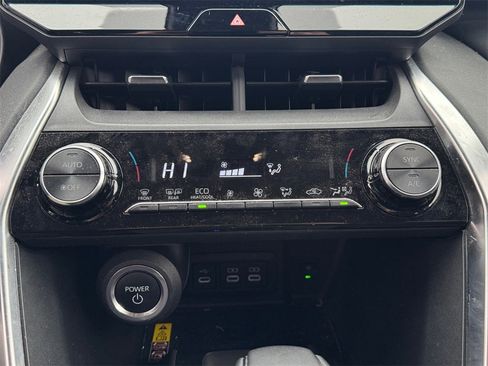 Used 2023 Toyota Venza LE image 20