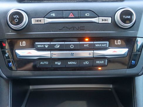 Used 2020 Ford Explorer Limited RWD image 42