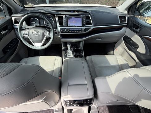Used 2016 Toyota Highlander Limited Platinum AWD/4WD image 35