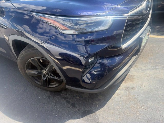 Used 2022 Toyota Highlander LE AWD/4WD image 11