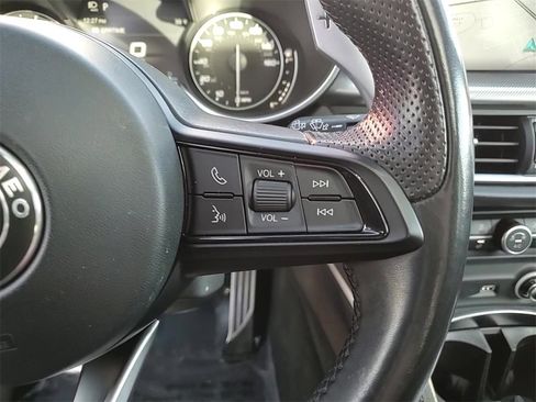 Used 2023 Alfa Romeo Stelvio Veloce image 15