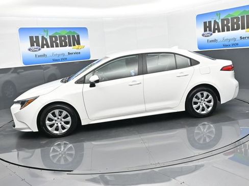 Used 2025 Toyota Corolla LE image 2