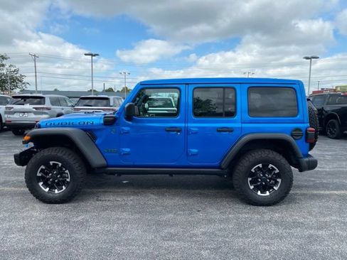 Used 2024 Jeep Wrangler Unlimited Rubicon 4xe w/ Capability Package AWD/4WD image 7