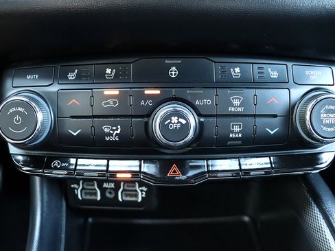 Used 2023 Dodge Durango GT RWD image 34