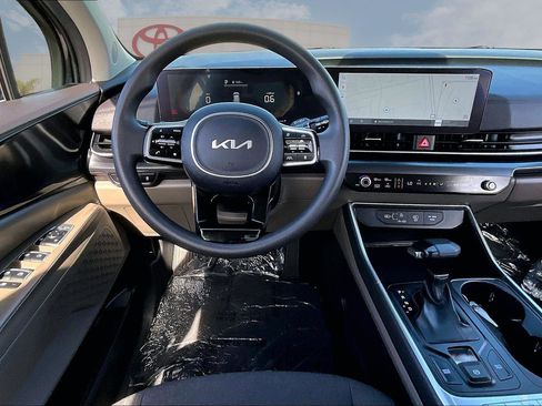Used 2025 Kia Carnival LX image 5