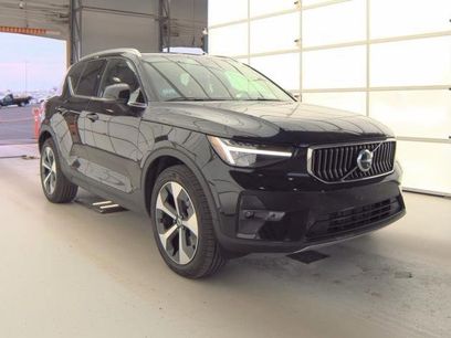 Used 2025 Volvo XC40 B5 Plus