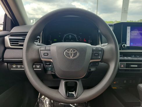 Used 2025 Toyota Camry LE FWD image 16