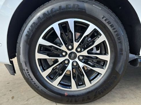 Used 2025 Ford Expedition Max Platinum AWD/4WD image 11