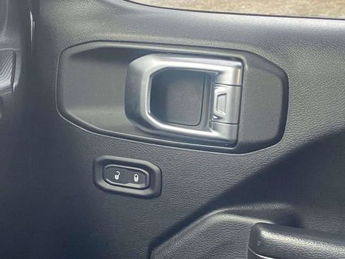 Used 2019 Jeep Wrangler Unlimited Sport S image 26