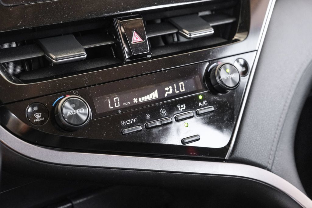 Used 2023 Toyota Camry SE FWD image 19