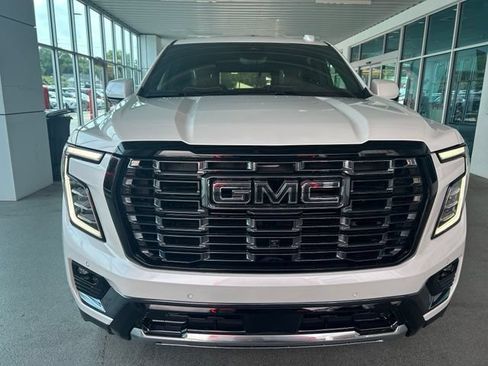 Used 2025 GMC Yukon Denali Ultimate AWD/4WD image 2