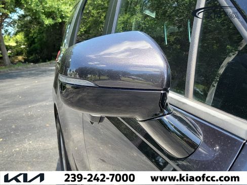 Used 2024 Kia Carnival LX FWD image 8